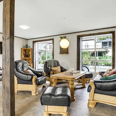 6 Bedroom Cozy In Holiday home *