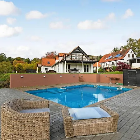 6 Bedroom Cozy In Vakantiehuis Gudhjem