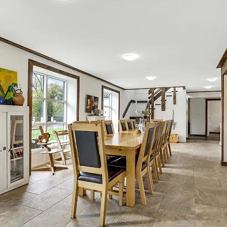 6 Bedroom Cozy In