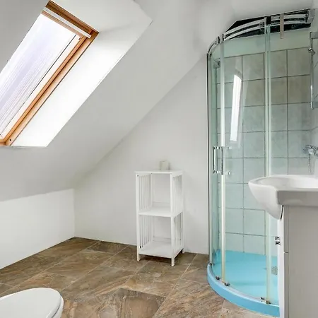 6 Bedroom Cozy In Vakantiehuis Gudhjem