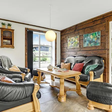 Holiday home 6 Bedroom Cozy In Gudhjem