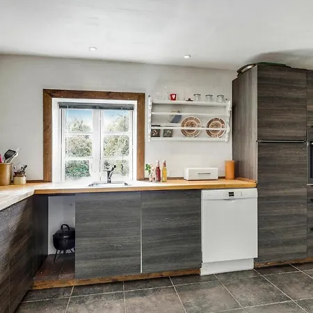 Vakantiehuis 6 Bedroom Cozy In Gudhjem